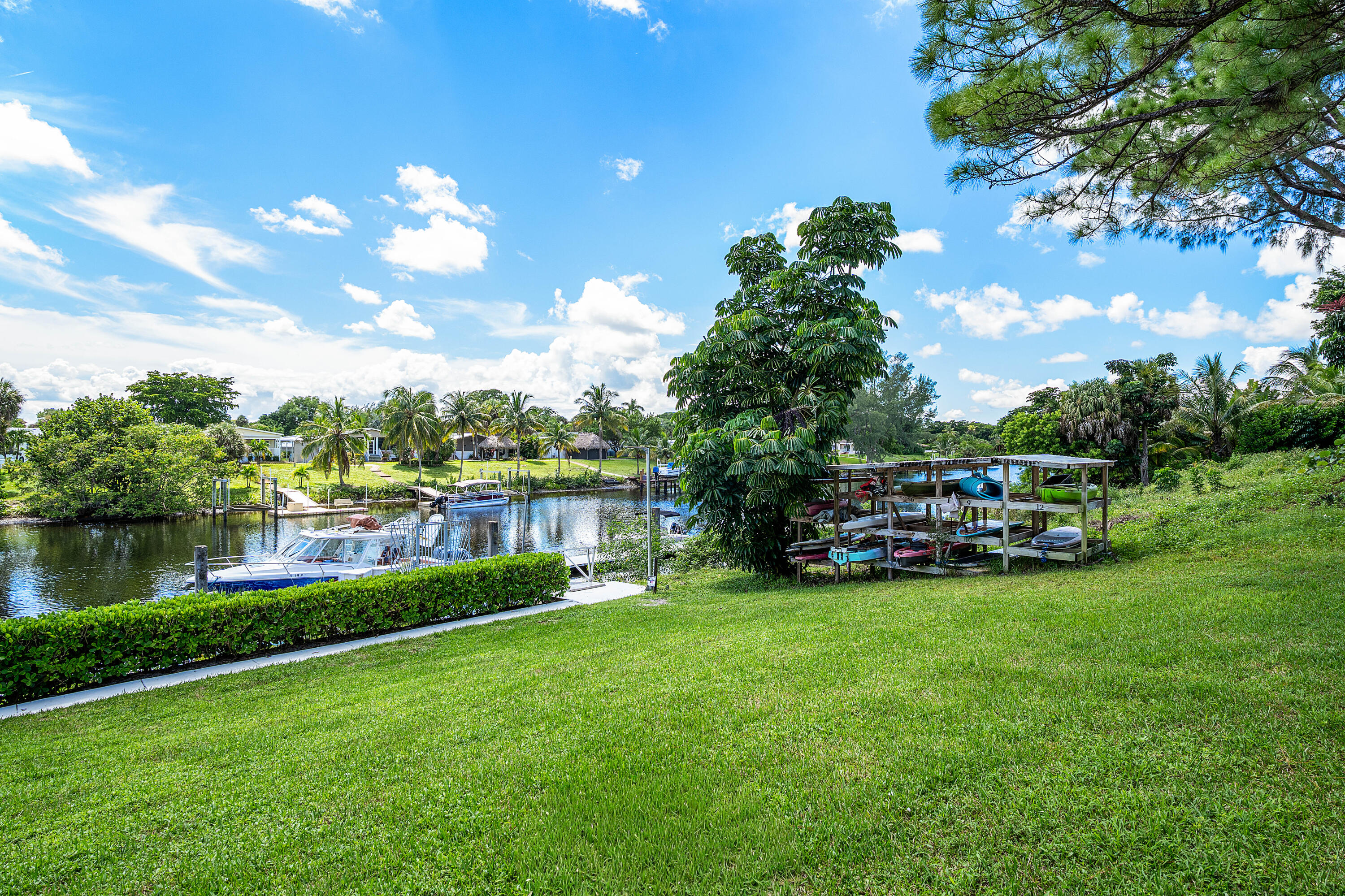 5016 Heatherhill Lane, Unit 5 Boca Raton, FL 33486 - Photo 24 of 30 Kayak & Paddelboard Storage