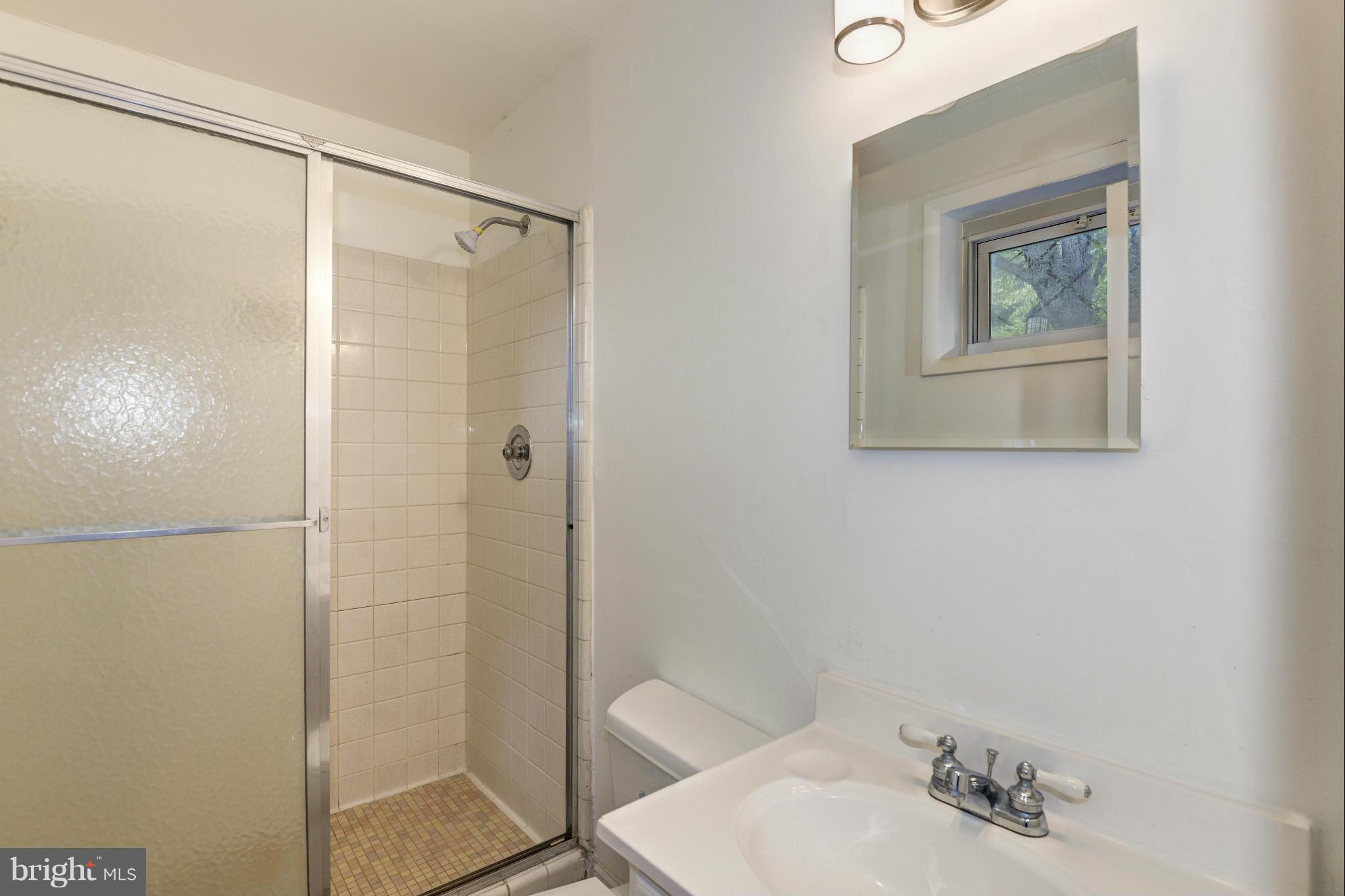 7716 Groton Road Bethesda, MD 20817 - Photo 27 of 30 Bath