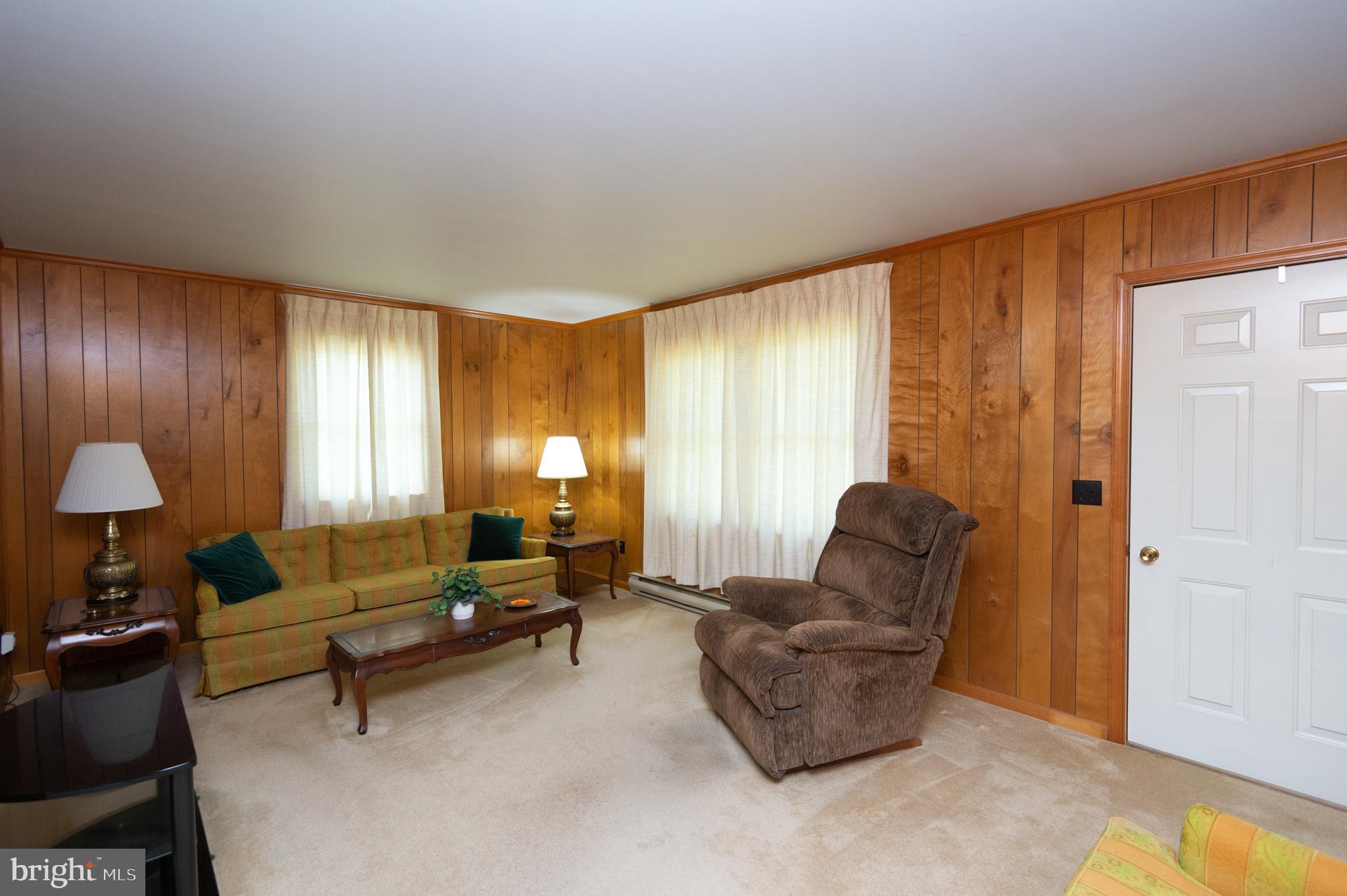 713 Hills Point Road Cambridge, MD 21613 - Photo 3 of 23 living room