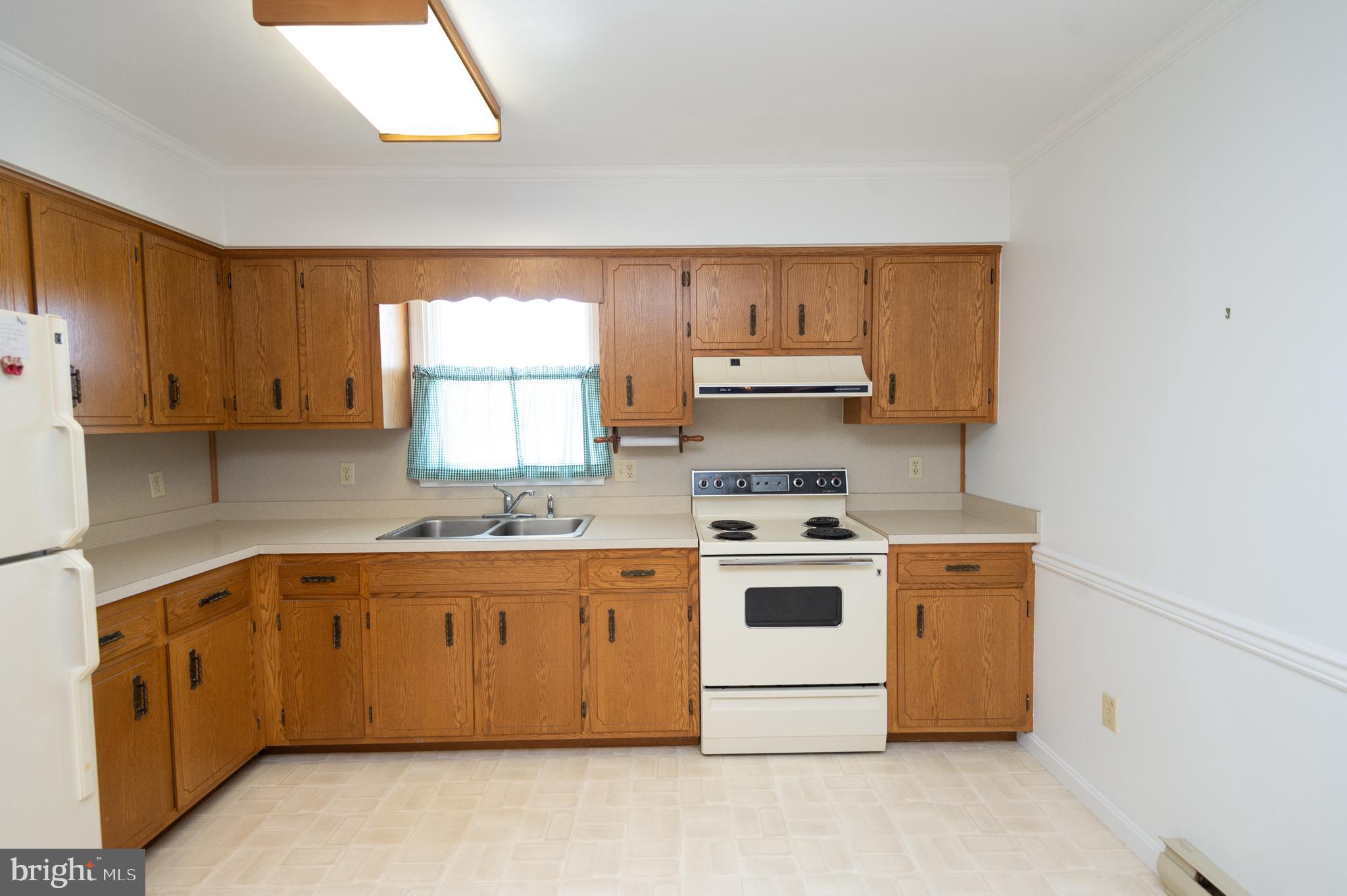 713 Hills Point Road Cambridge, MD 21613 - Photo 6 of 23 kitchen
