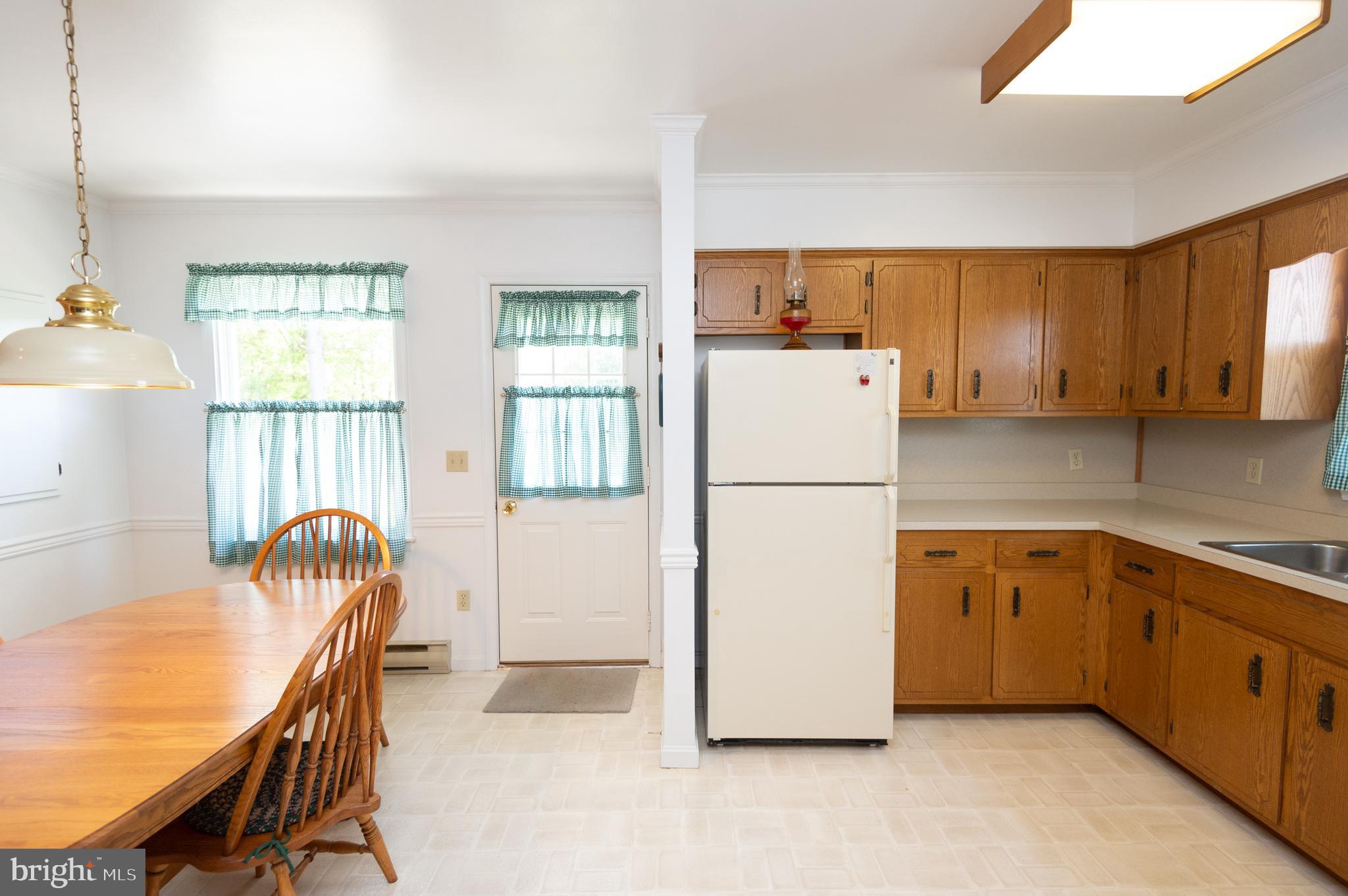713 Hills Point Road Cambridge, MD 21613 - Photo 8 of 23 kitchen/dining area