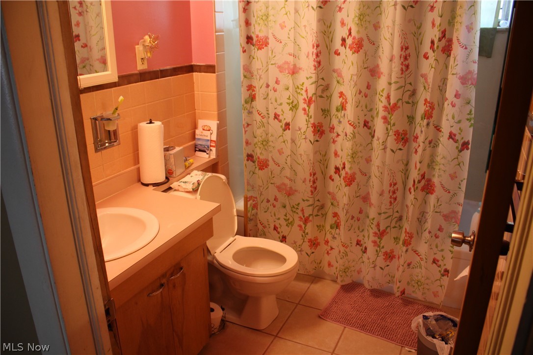 15420 Ridpath Avenue Cleveland, OH 44110 - Photo 9 of 18
