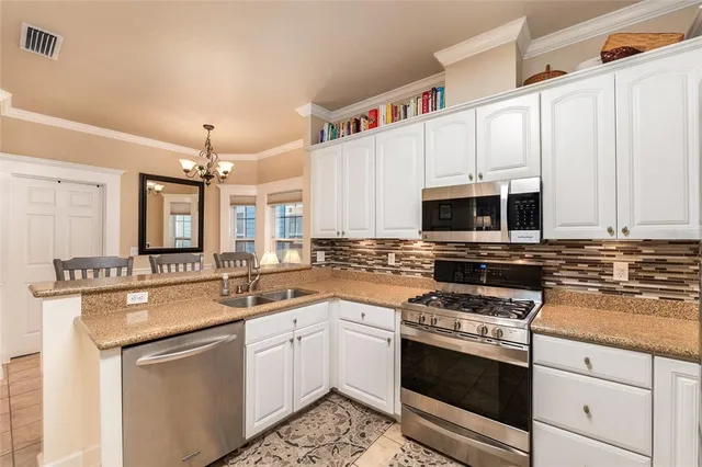 $520,000 | 5008 Northwest 10th Place, Gainesville, FL 32605