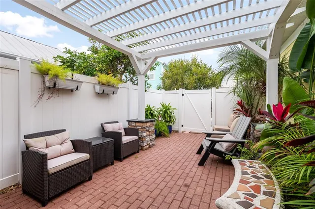 $520,000 | 5008 Northwest 10th Place, Gainesville, FL 32605