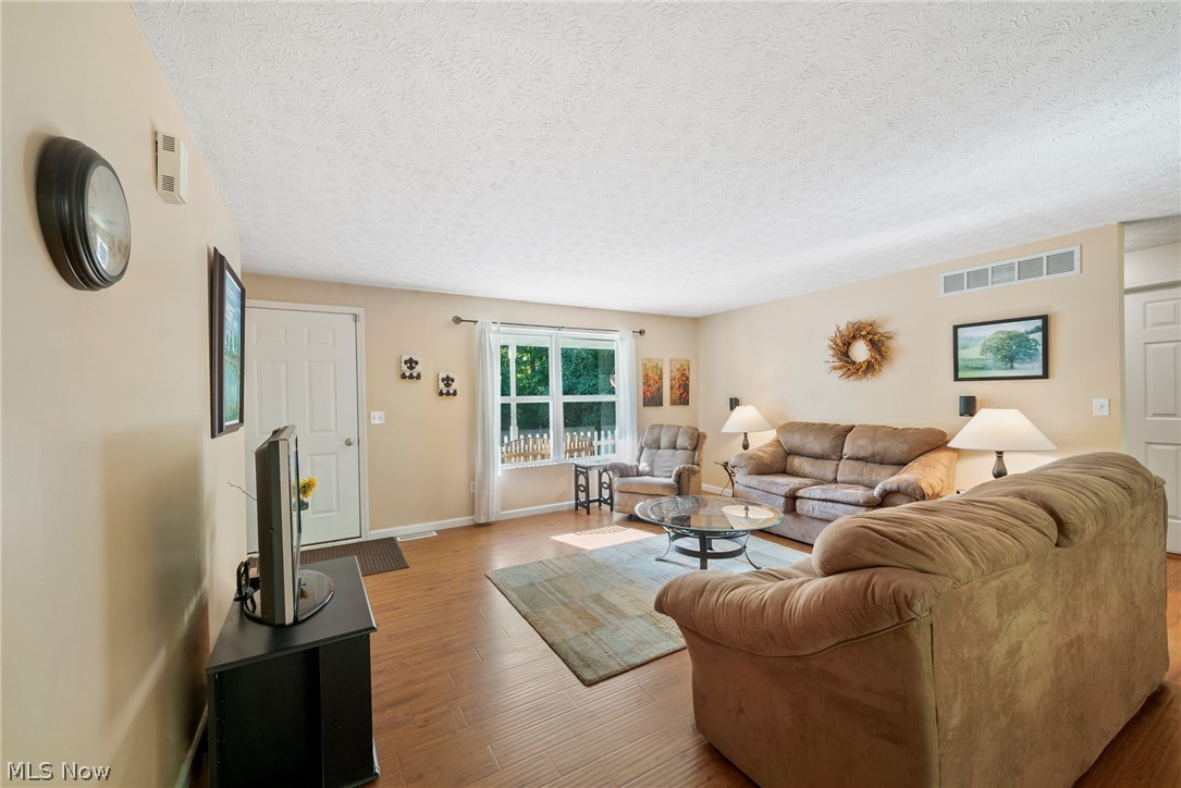 21655 Foster Road Wellington, OH 44090 - Photo 6 of 35 Gallery Image 6