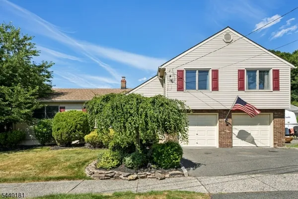 $695,000 | 42 Daka Court, Bloomfield, NJ 07003