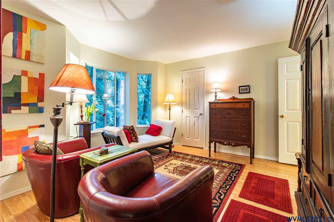 5156 Southwest Multnomah Boulevard Portland, OR 97219 - Photo 21 of 25 Gallery Image 21
