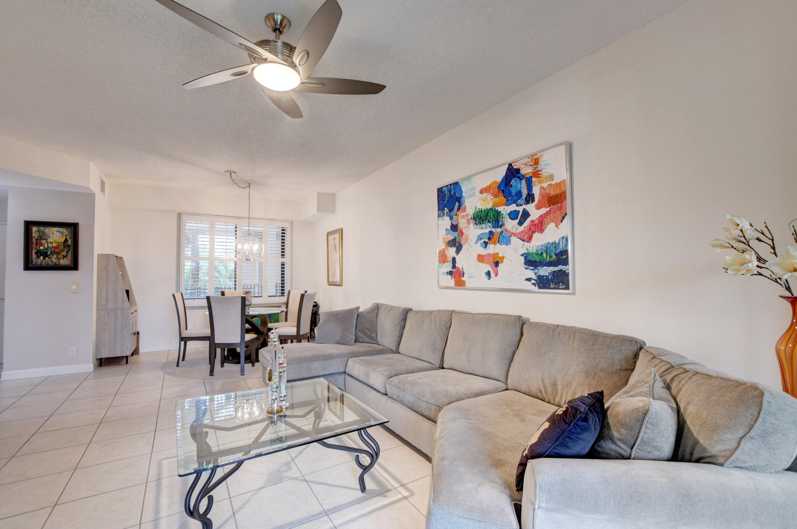 7546 La Paz Boulevard, Unit 207 Boca Raton, FL 33433 - Photo 9 of 25 living room