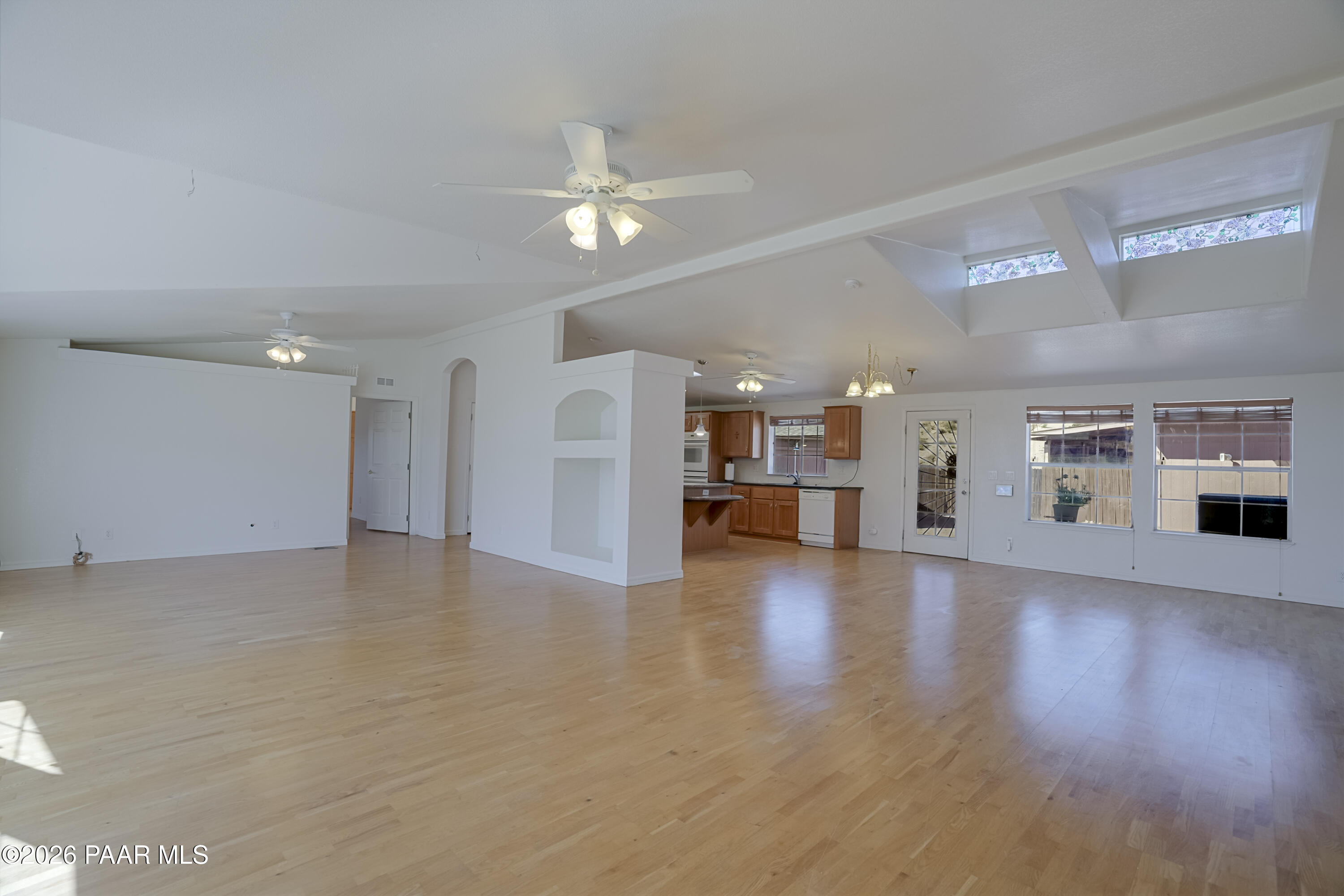 1699 Trinity Lane Dewey, AZ 86327 - Photo 11 of 45 Living Room