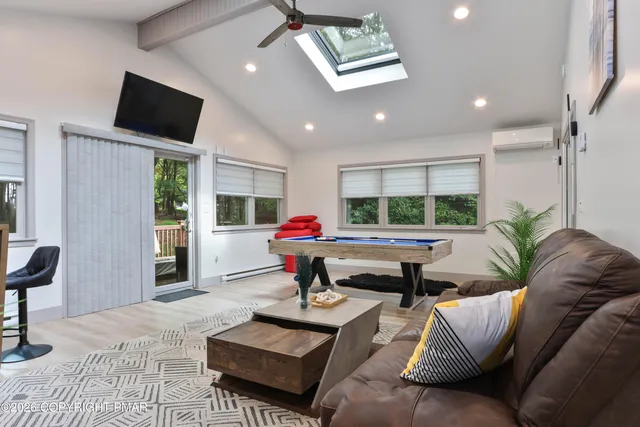 $425,000 | 271 North Shore Drive, Albrightsville, PA 18210