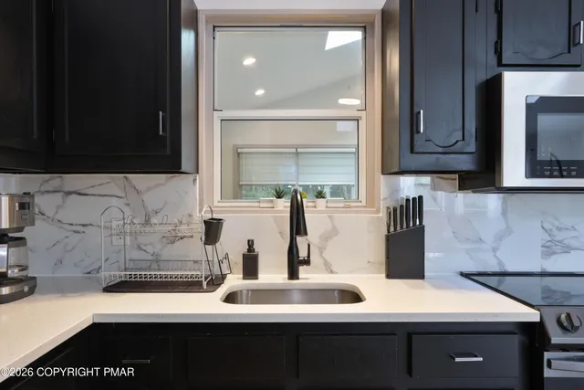 $425,000 | 271 North Shore Drive, Albrightsville, PA 18210