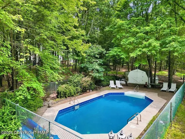 $425,000 | 271 North Shore Drive, Albrightsville, PA 18210