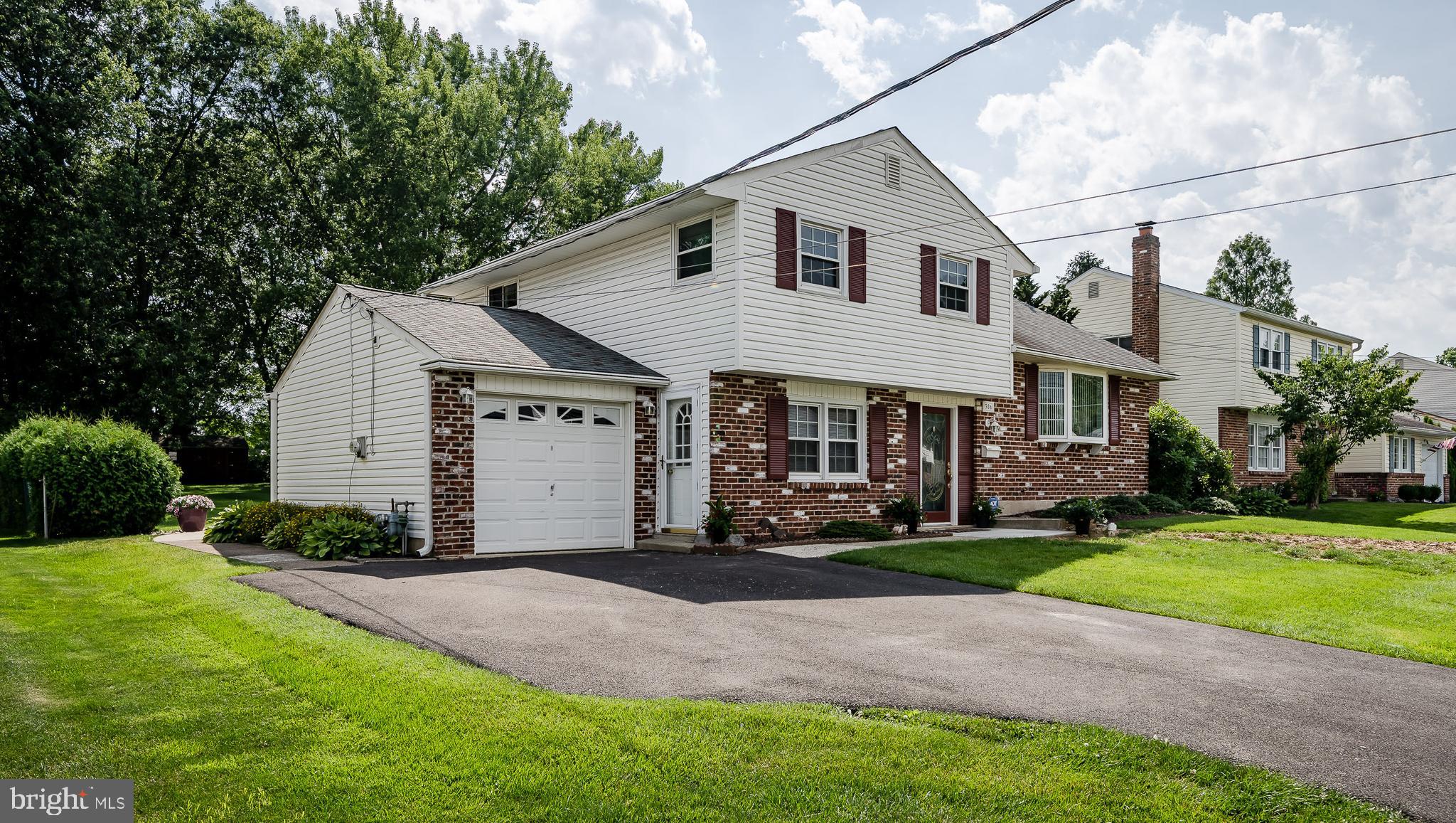306 Waverly Road Southampton, PA 18966 - Photo 2 of 39 Gallery Image 2