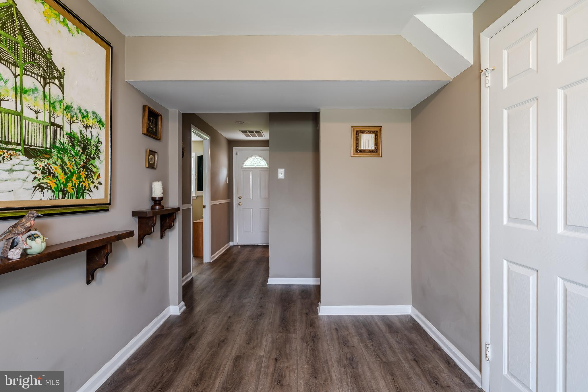 306 Waverly Road Southampton, PA 18966 - Photo 4 of 39 Gallery Image 4