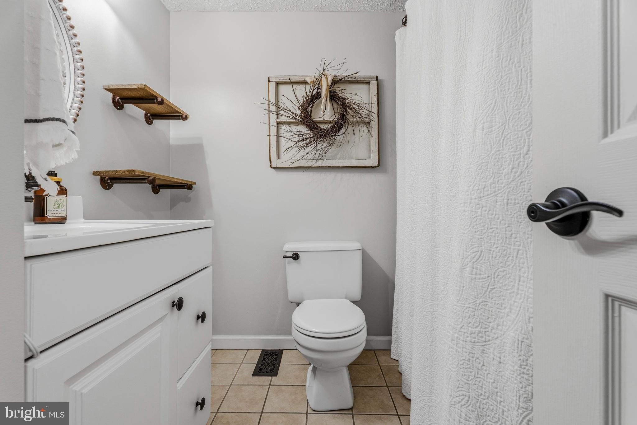 2624 Merrick Way Abingdon, MD 21009 - Photo 25 of 40 Upper Level Hall Bath