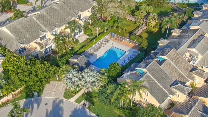 1000 Highway 1, Unit 805 Jupiter, FL 33477 - Photo 26 of 27 Community pool