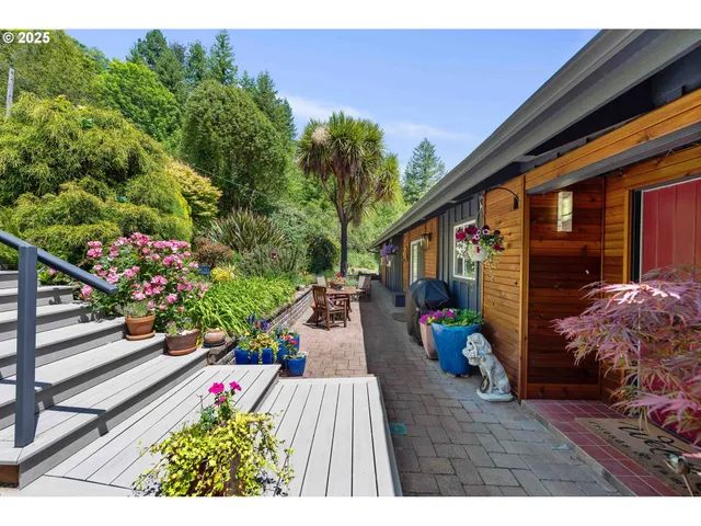 a view of outdoor space yard and patio