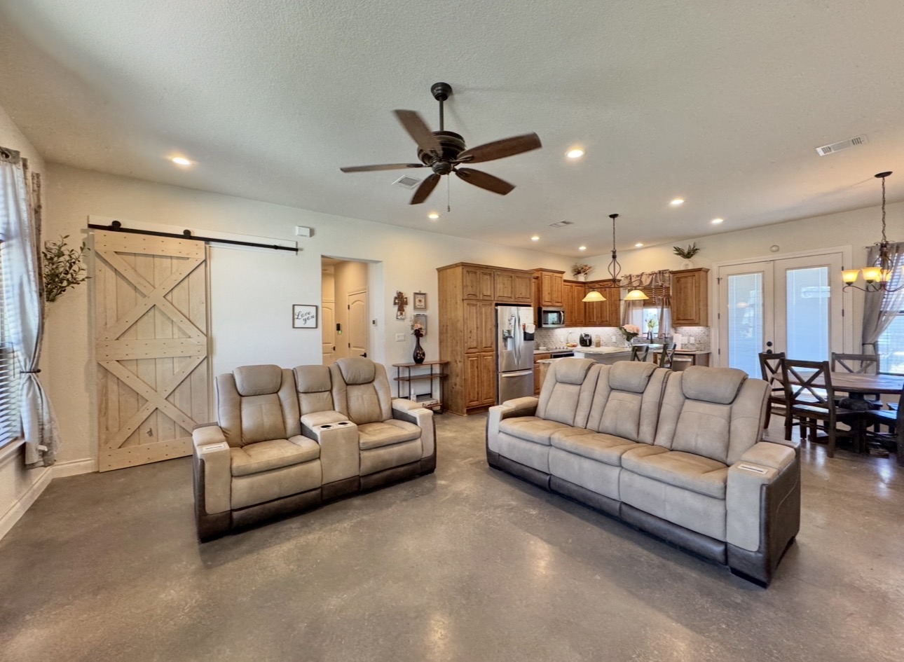 1094 Raintree Lane Elgin, TX 78621 - Photo 5 of 36