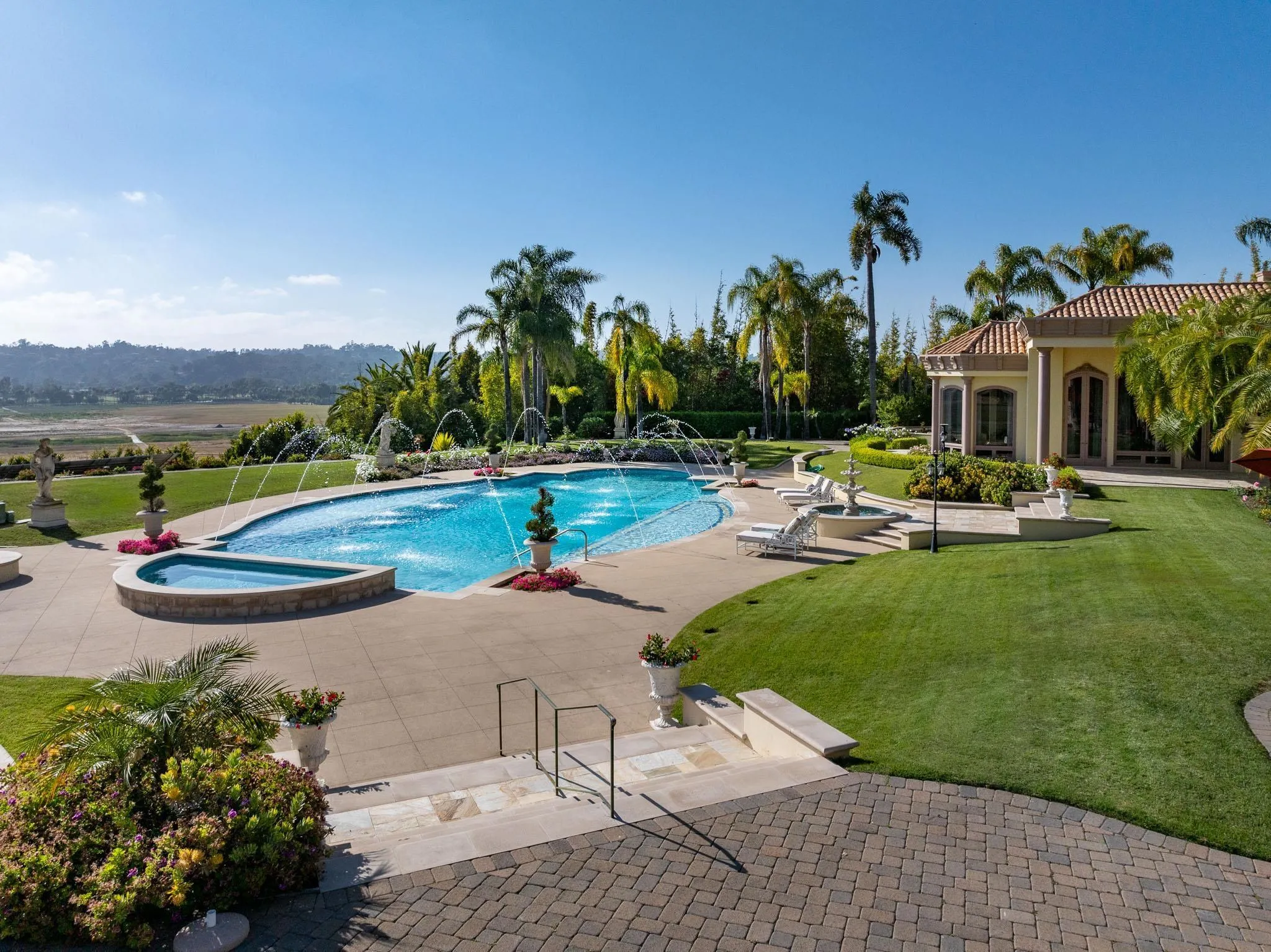 6883 Alydar Corte Del Mar, CA 92014 - Photo 39 of 48 a view of a house with swimming pool and a garden