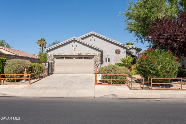 $3,300 | 43963 Glenraven Road, Lancaster, CA 93535