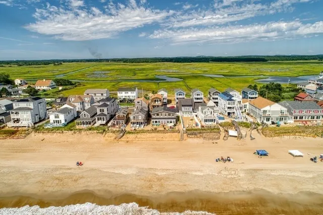 $2,240 | 238 North End Boulevard, Unit B, Salisbury, MA 01952