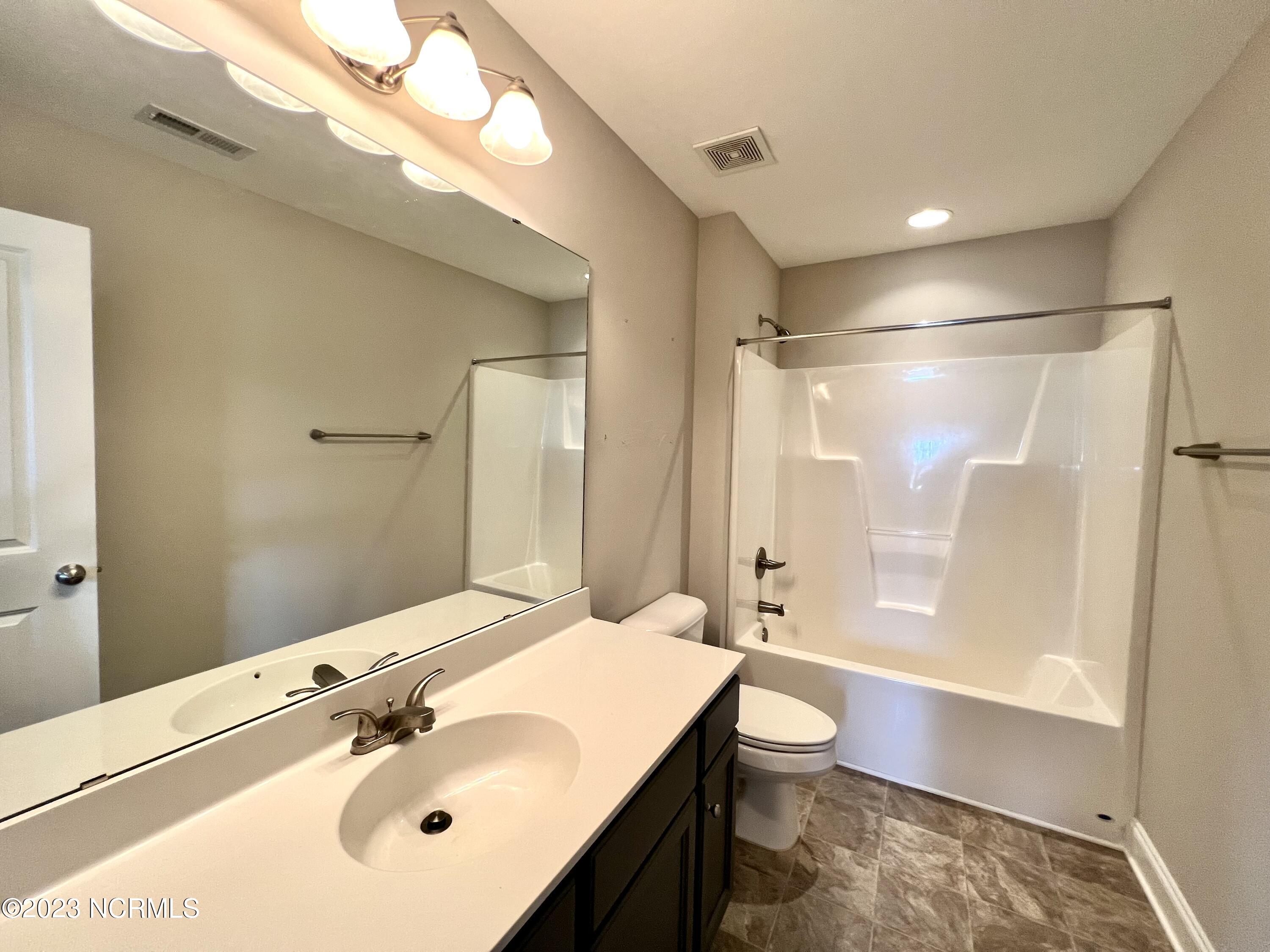 328 South Culverton Road Winnabow, NC 28479 - Photo 13 of 23 13 hall bath