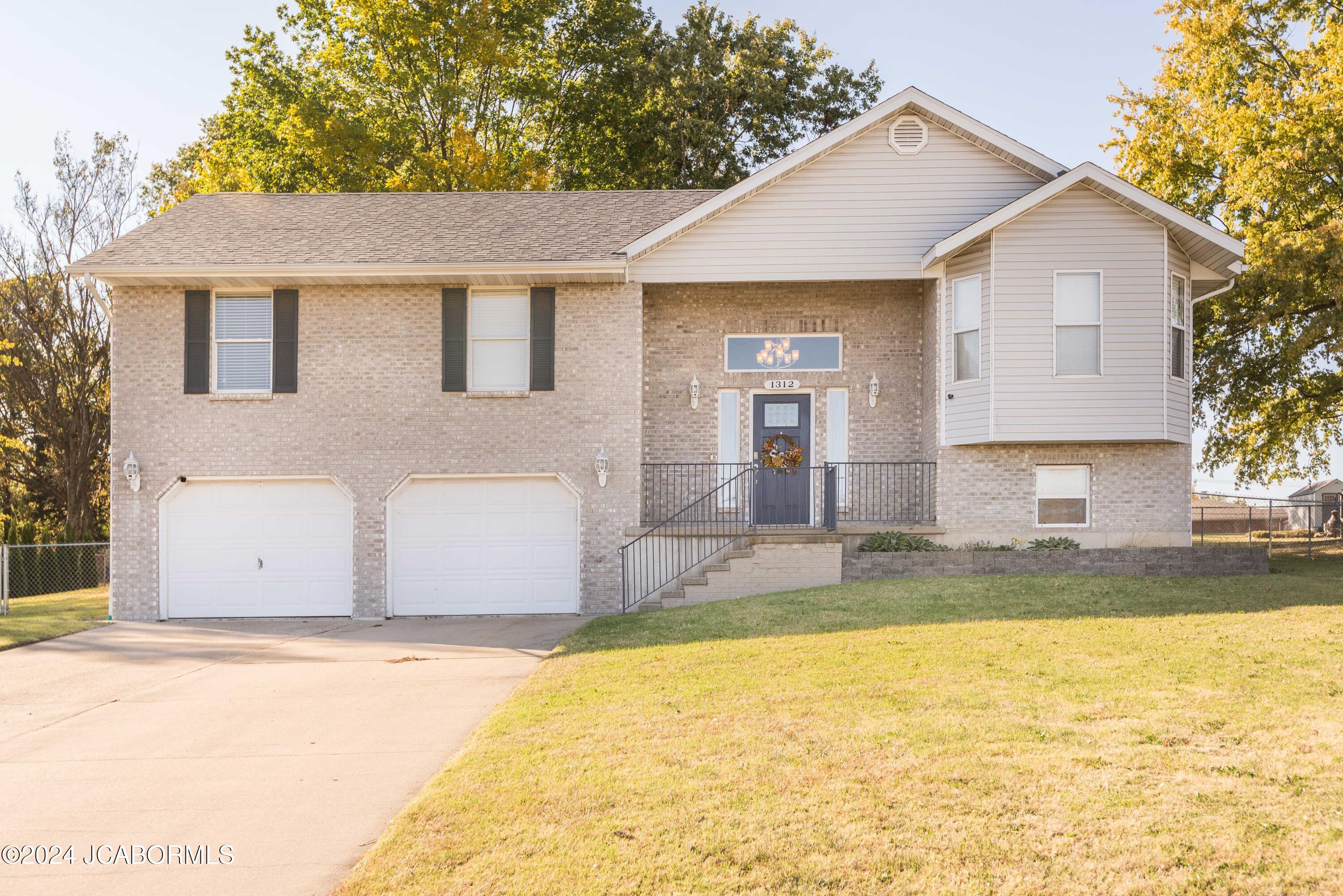 1312 Raymond Road Jefferson City, MO 65109 - Photo 1 of 1 DSC_2335