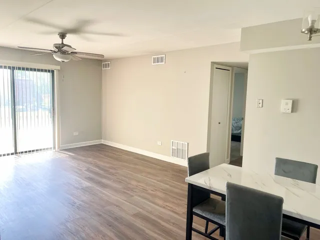 $130,000 | 2237 175th Street, Unit 2B, Lansing, IL 60438