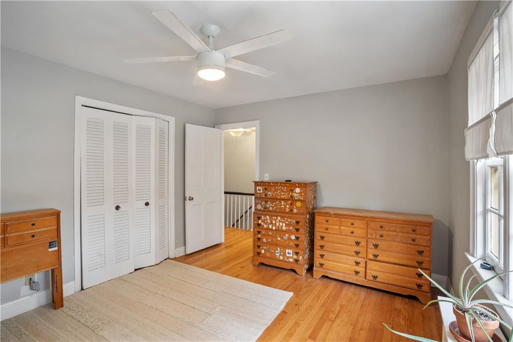 420 Sulgrave Road Pittsburgh, PA 15211 - Photo 11 of 35 a view of a livingroom with wooden floor