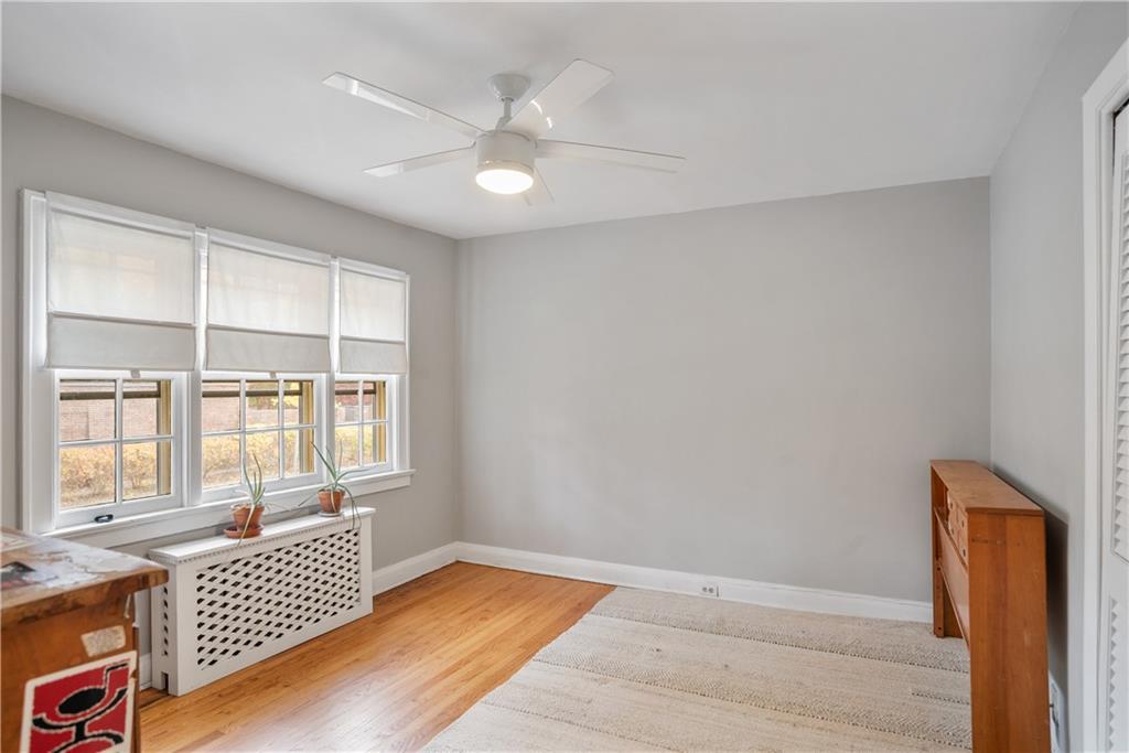 420 Sulgrave Road Pittsburgh, PA 15211 - Photo 12 of 35 an empty room with windows