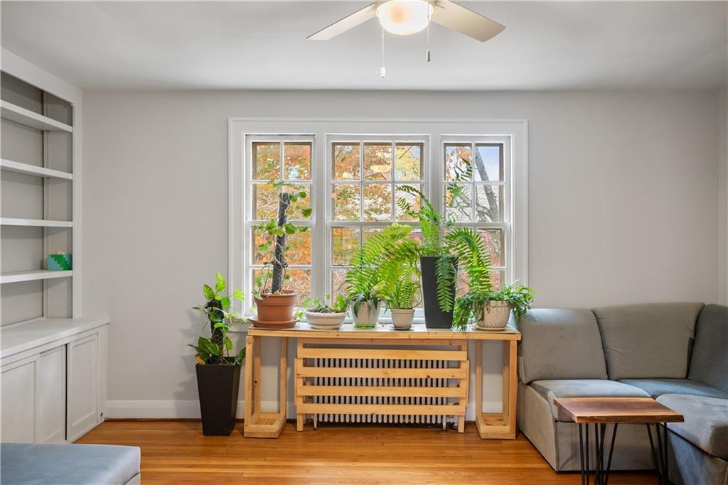 420 Sulgrave Road Pittsburgh, PA 15211 - Photo 2 of 35 a living room with furniture and a potted plant