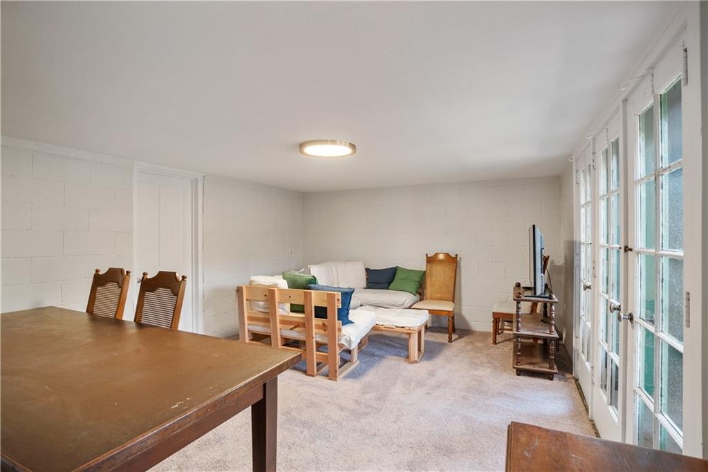 420 Sulgrave Road Pittsburgh, PA 15211 - Photo 21 of 35 a living room with furniture and a table