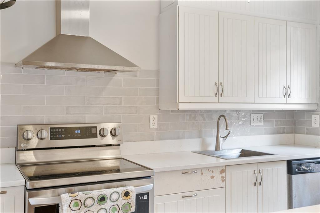 420 Sulgrave Road Pittsburgh, PA 15211 - Photo 6 of 35 a kitchen with a stove and cabinets