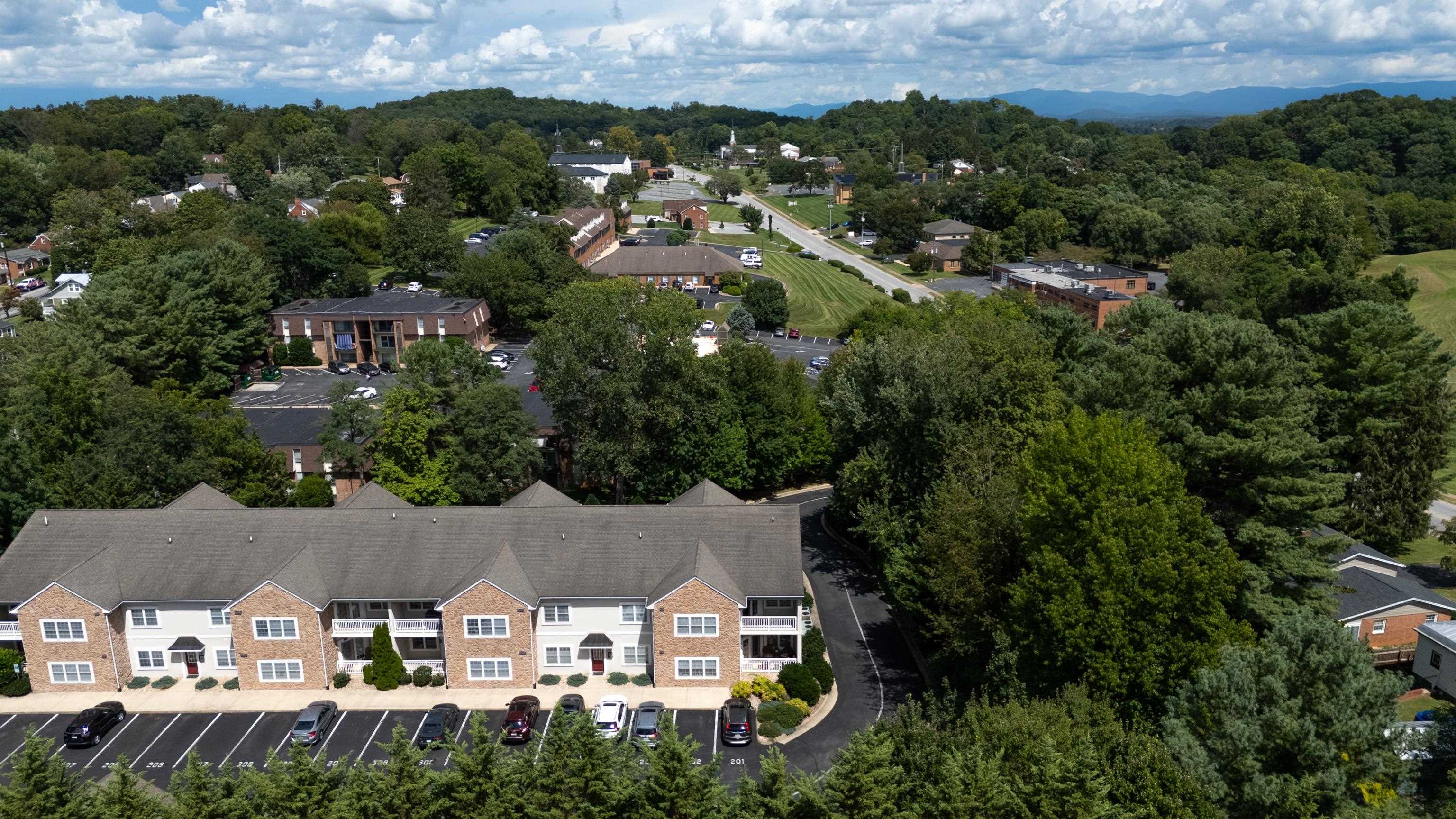 1410 North Coalter Street, Unit 202 Staunton, VA 24401 - Photo 50 of 52 an aerial view of multiple house