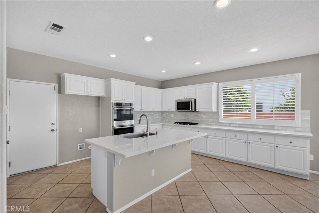12611 Avocado Way Riverside, CA 92503 - Photo 15 of 62 Kitchen