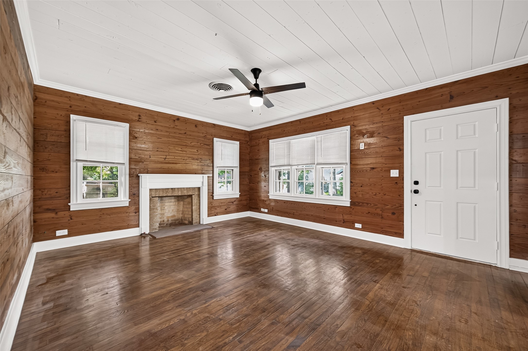321 South Arcola Street Angleton, TX 77515 - Photo 2 of 28 Living room with gas fireplace