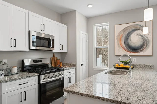 $332,400 | 1584 Meadowview Court, Whitewater, WI 53190