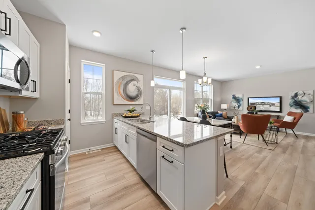 $332,400 | 1584 Meadowview Court, Whitewater, WI 53190