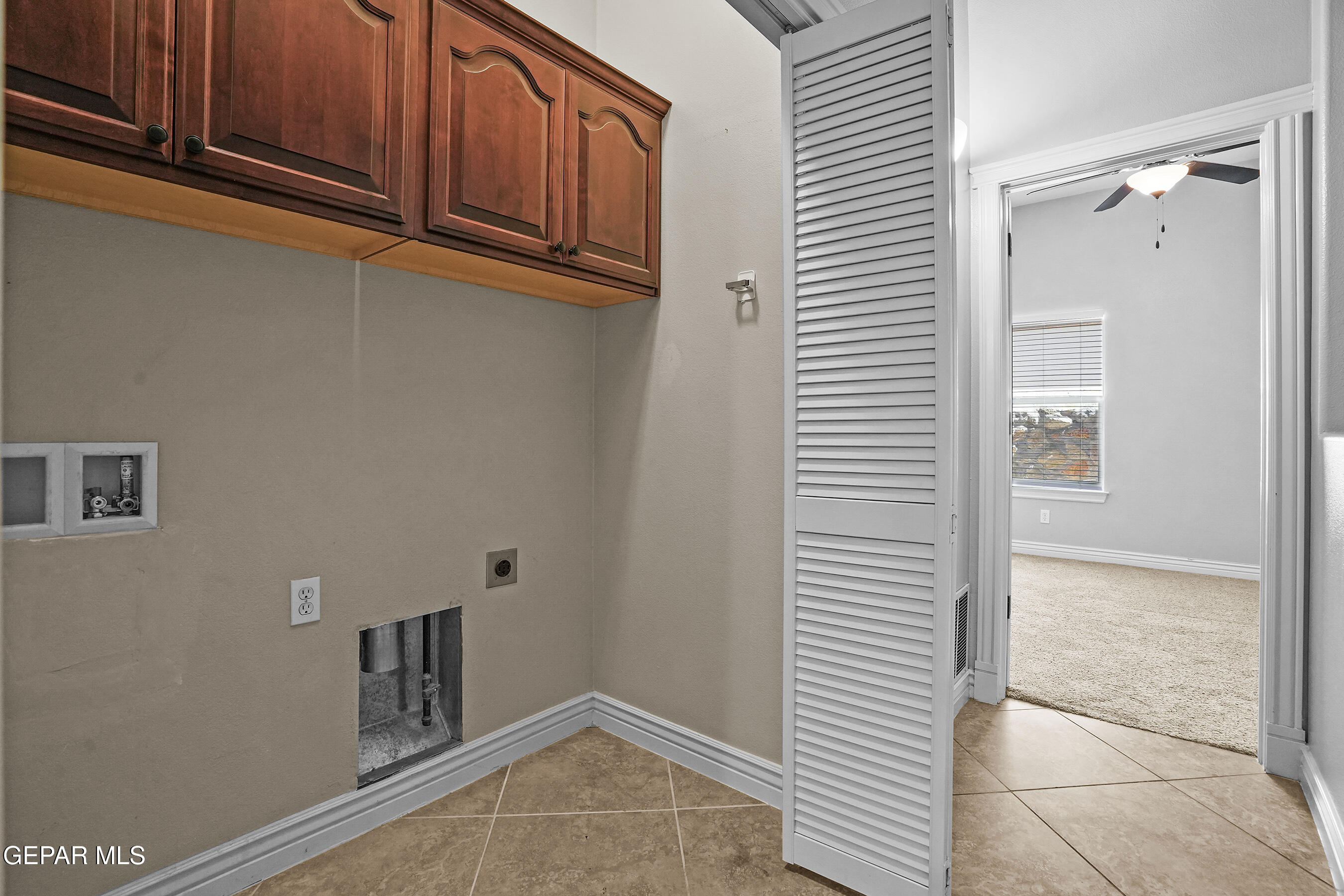 11541 Rafael Serna Lane El Paso, TX 79934 - Photo 19 of 44 Utility room