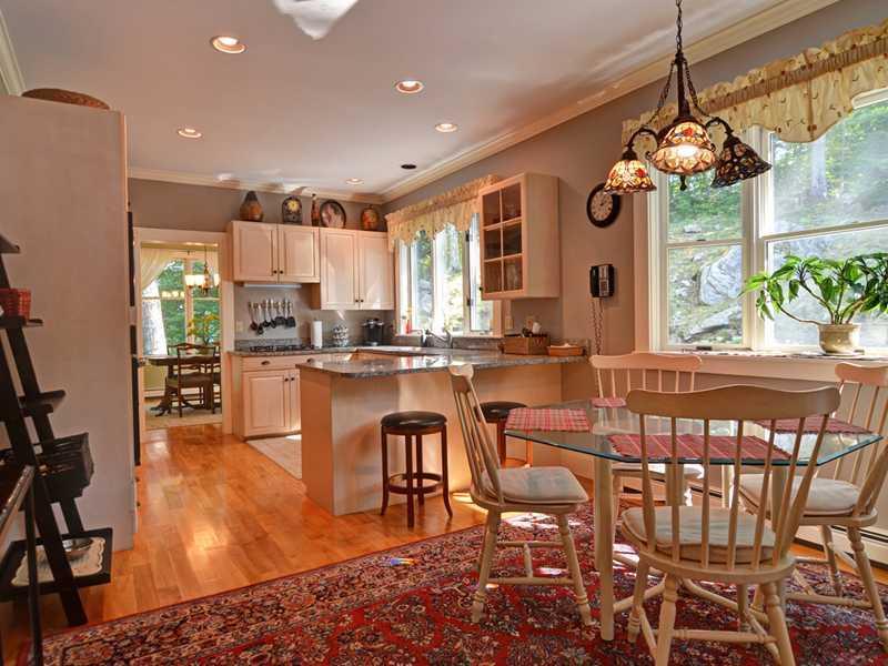 8 Littlejohn Road Cape Elizabeth, ME 04107 - Photo 11 of 26 Kitchen.