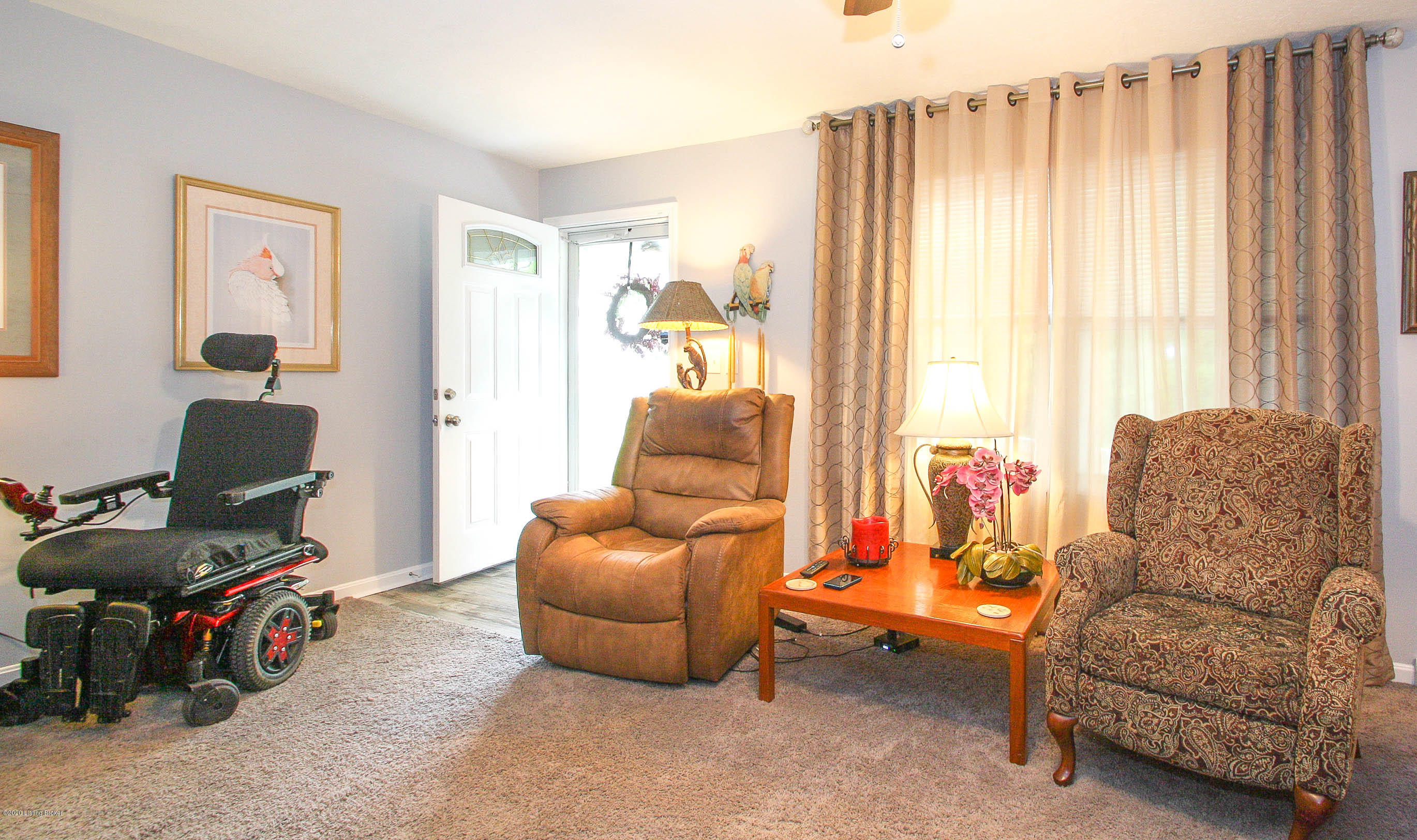 136 Oak Ridge Drive Radcliff, KY 40160 - Photo 5 of 19 Living room