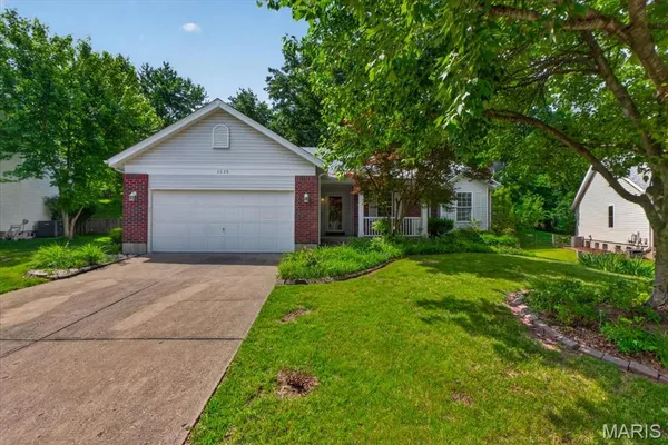 $285,000 | 3026 Meadowwood Drive, St. Charles, MO 63303