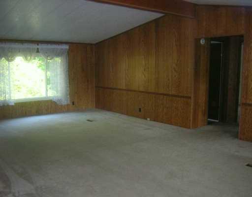 4024 Patterson Road Aliquippa, PA 15001 - Photo 2 of 8 Living Room.