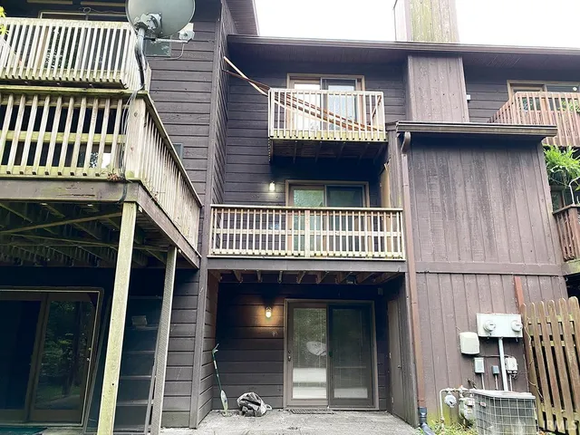 $179,950 | 2344 East Winding Brook Circle, Bloomington, IN 47401