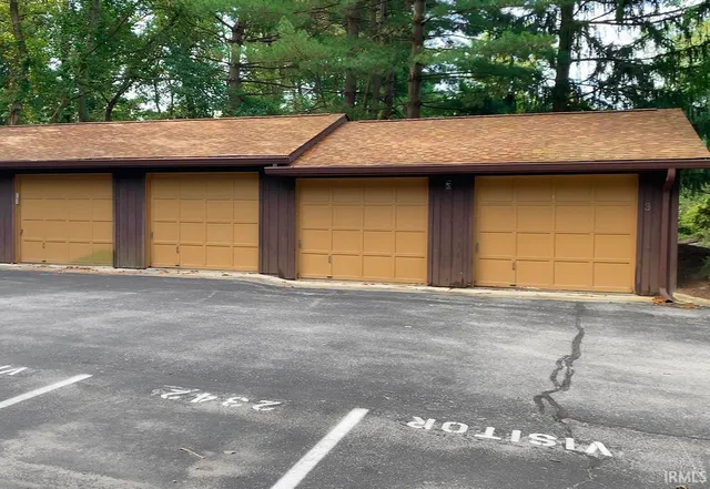 $179,950 | 2344 East Winding Brook Circle, Bloomington, IN 47401