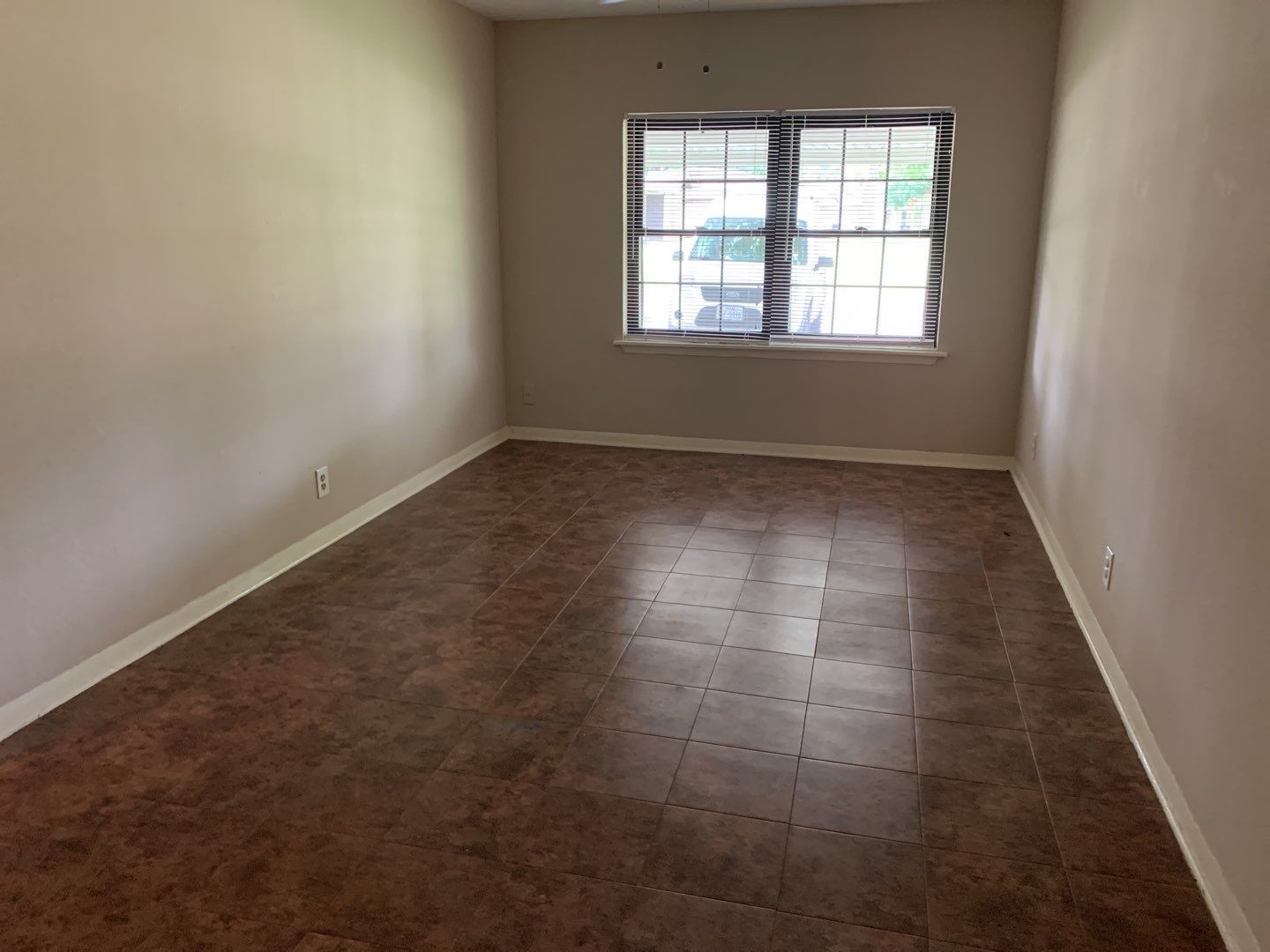 618 Overbluff Street Channelview, TX 77530 - Photo 8 of 32 an empty room with windows