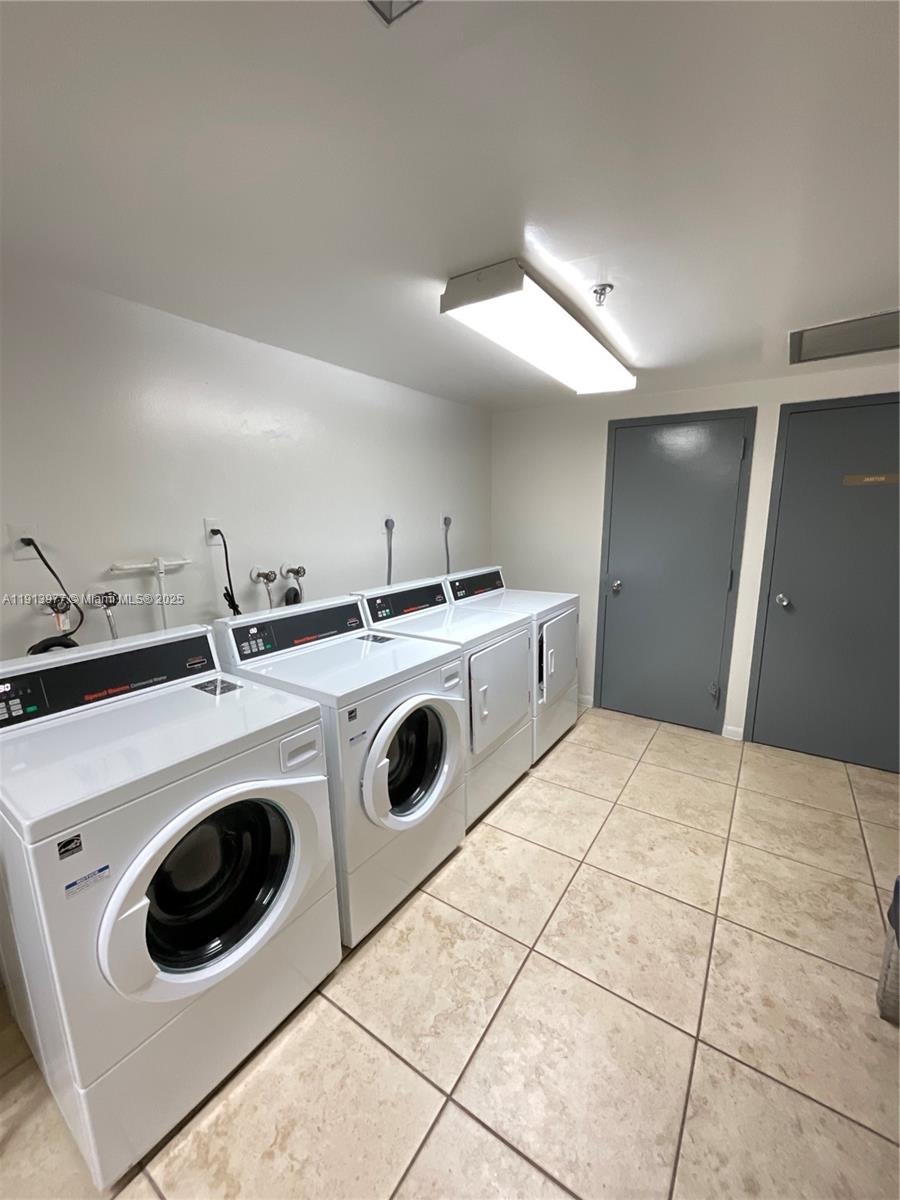 919 Hillcrest Drive, Unit 704 Hollywood, FL 33021 - Photo 12 of 43 a utility room with dryer and washer