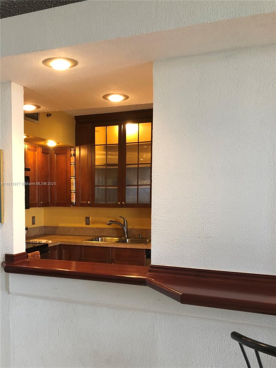 919 Hillcrest Drive, Unit 704 Hollywood, FL 33021 - Photo 23 of 43 a bathroom with a tub and a sink