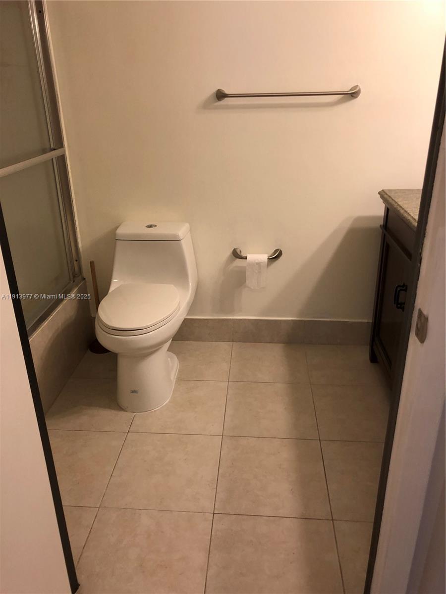 919 Hillcrest Drive, Unit 704 Hollywood, FL 33021 - Photo 34 of 43 a bathroom with a toilet