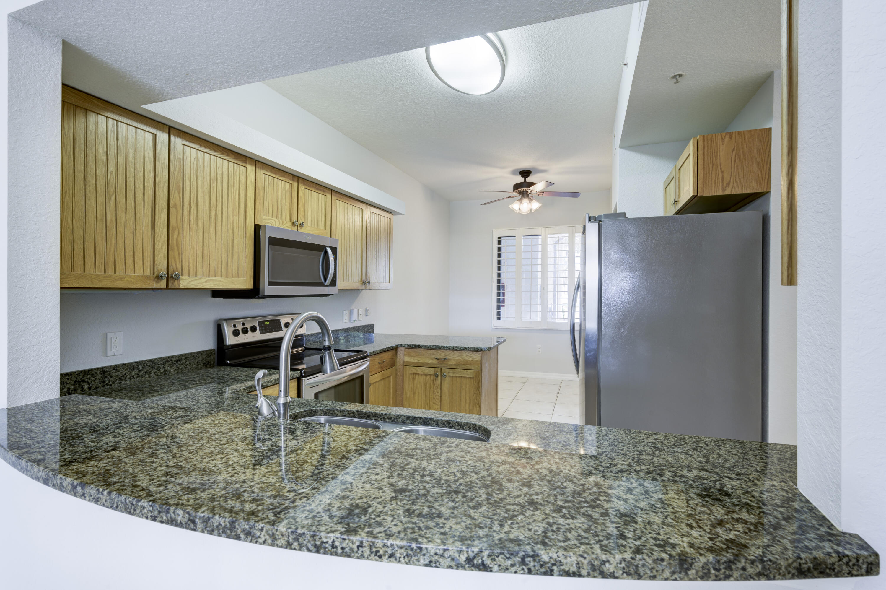 370 Golfview Road, Unit 103 North Palm Beach, FL 33408 - Photo 13 of 28 370 Golfview Rd Apt 103 North-print-013-